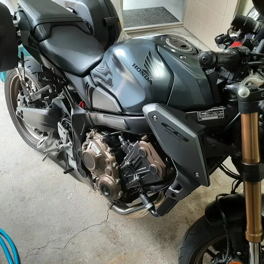 cb 650r 2023년형 팝니다.