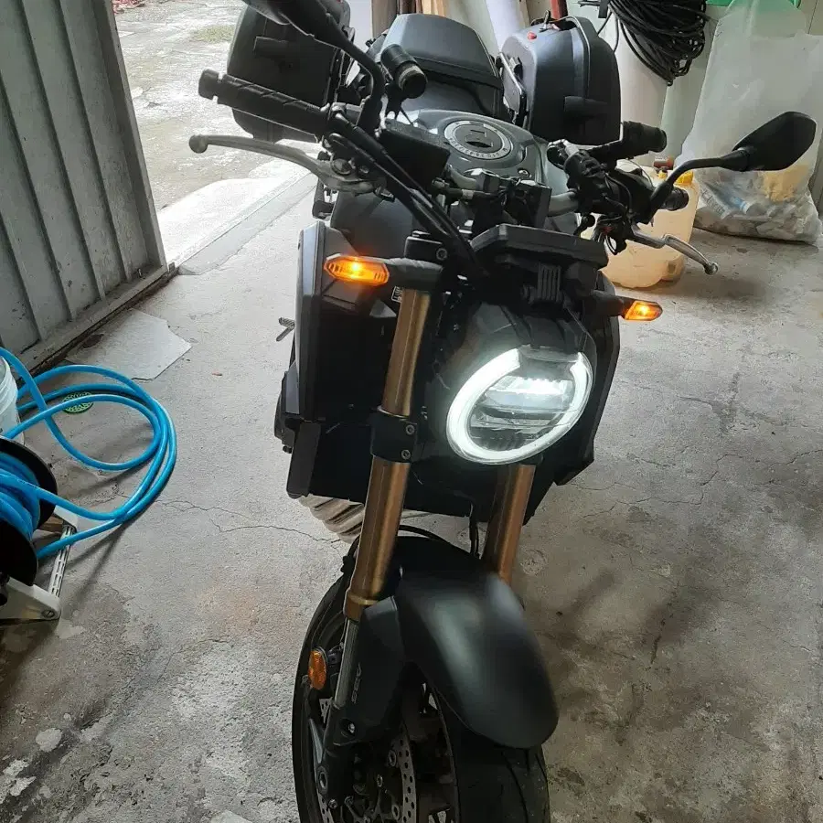 cb 650r 2023년형 팝니다.