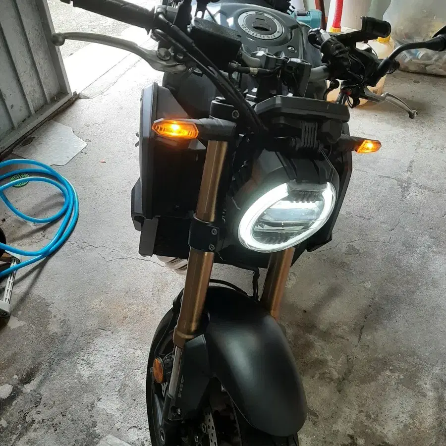 cb 650r 2023년형 팝니다.