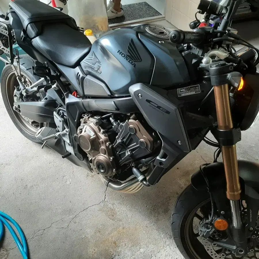 cb 650r 2023년형 팝니다.