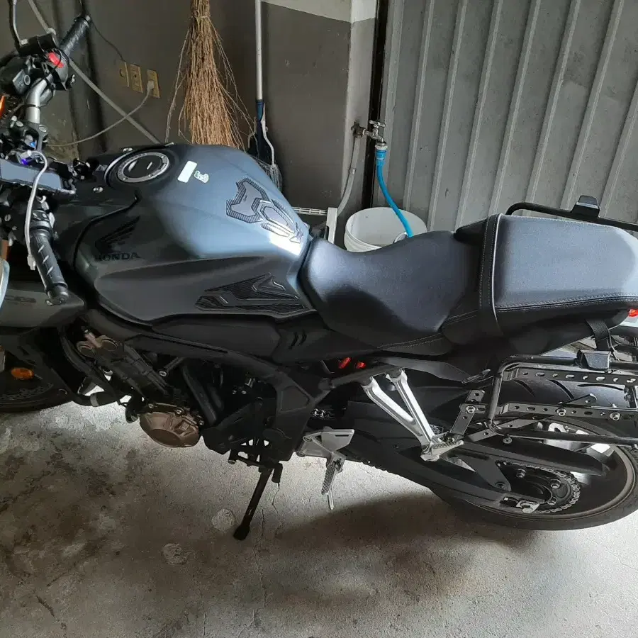 cb 650r 2023년형 팝니다.