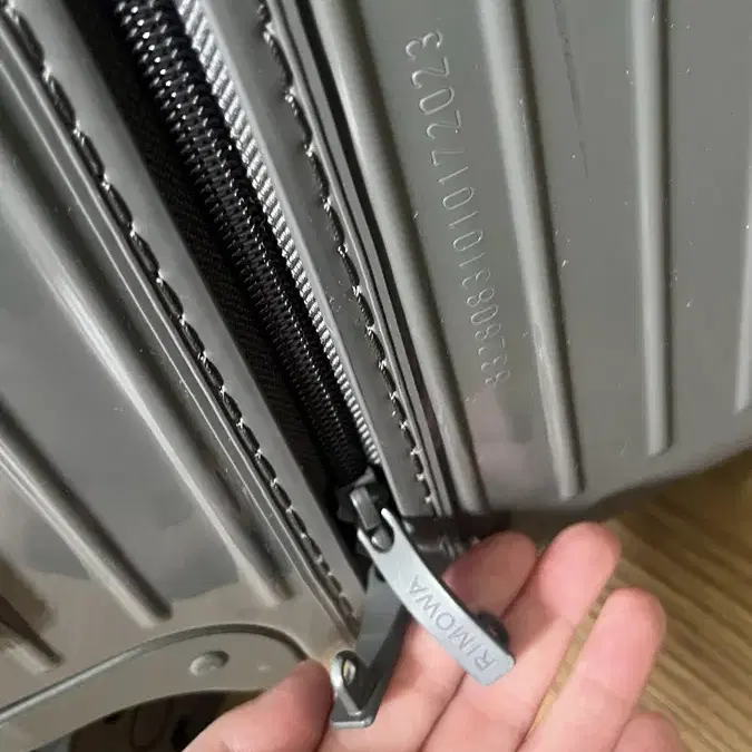 RIMOWA 리모와 에센셜 트렁크 플러스 그레이/ 캐리어