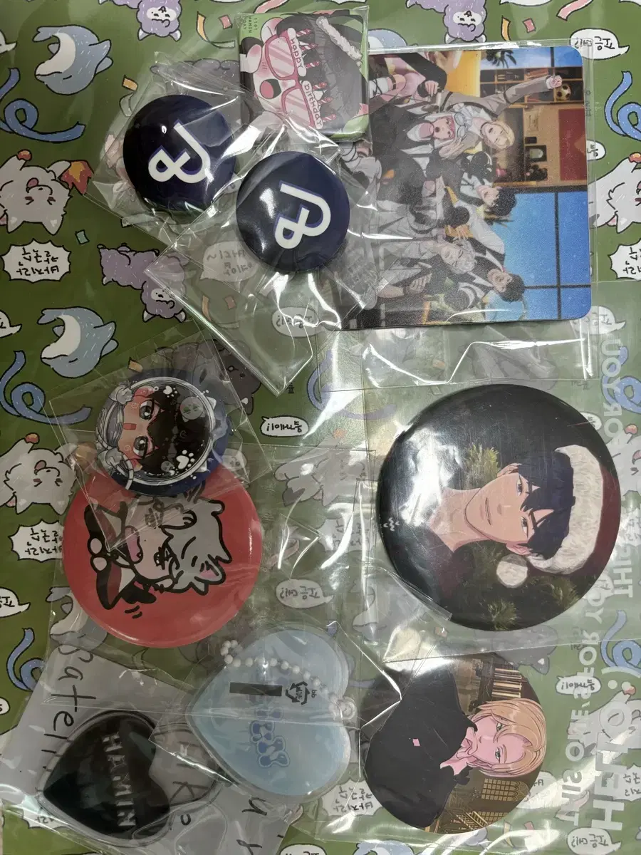 Plave unofficial goods bulk WTS ( 4 magnets + 2 mirrors + 2 badges + 4 keyrings)