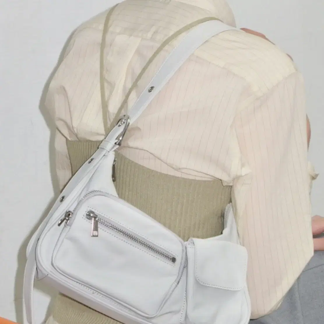 노앤뮤트 Multi pocket bag