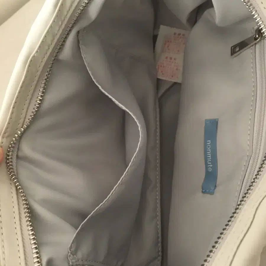 노앤뮤트 Multi pocket bag