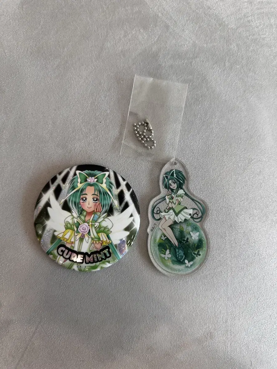 Precure 20th Anniversary hologram Canbadge + acrylic keyring / Cure Mints