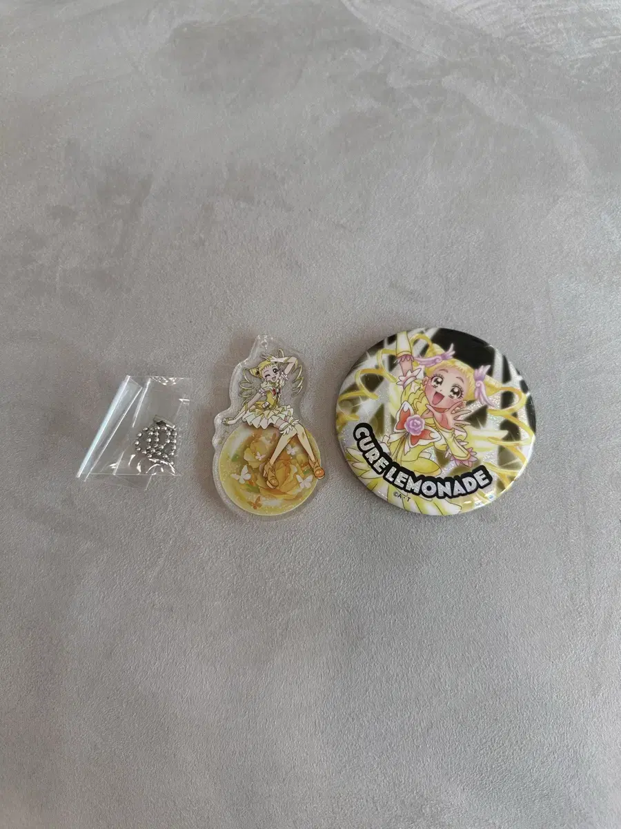 Precure 20th Anniversary hologram Canbadge + acrylic keyring / Q Lemonade