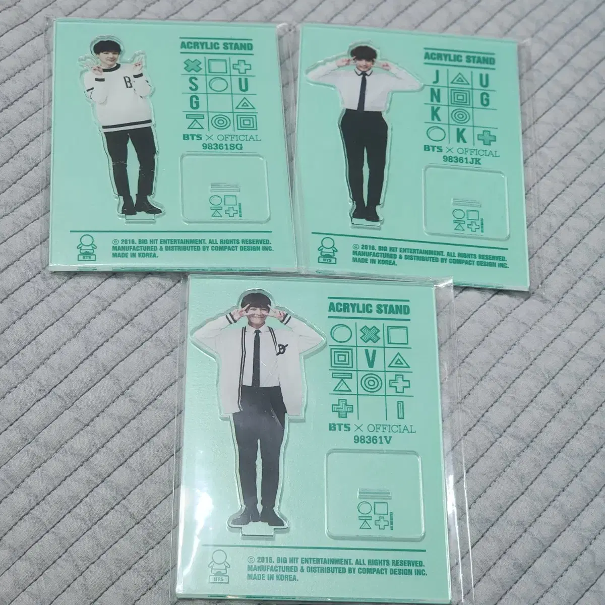 3 bangtan musters acrylic stand suga jungkook v unsealed