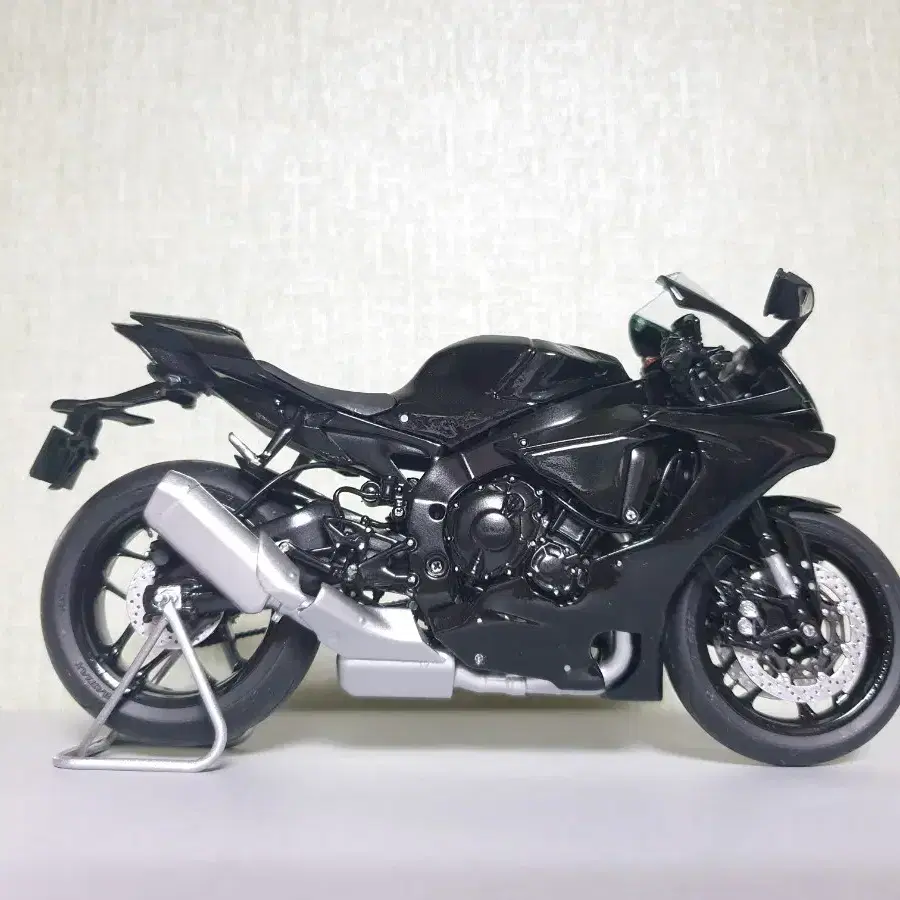 야마하 YZF-R1M 바이크모형 1:12