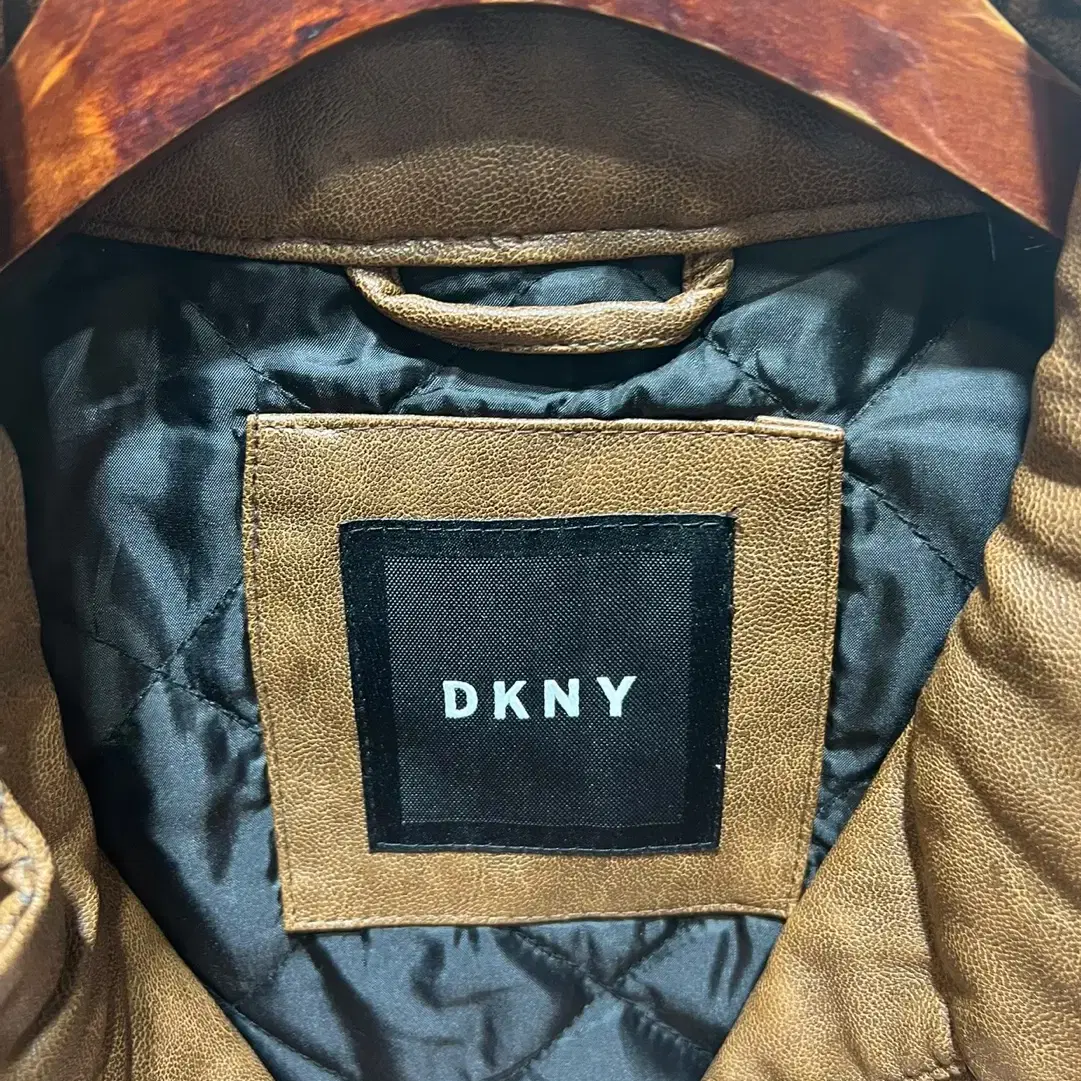 [택포] DKNY 누빔 가죽 자켓