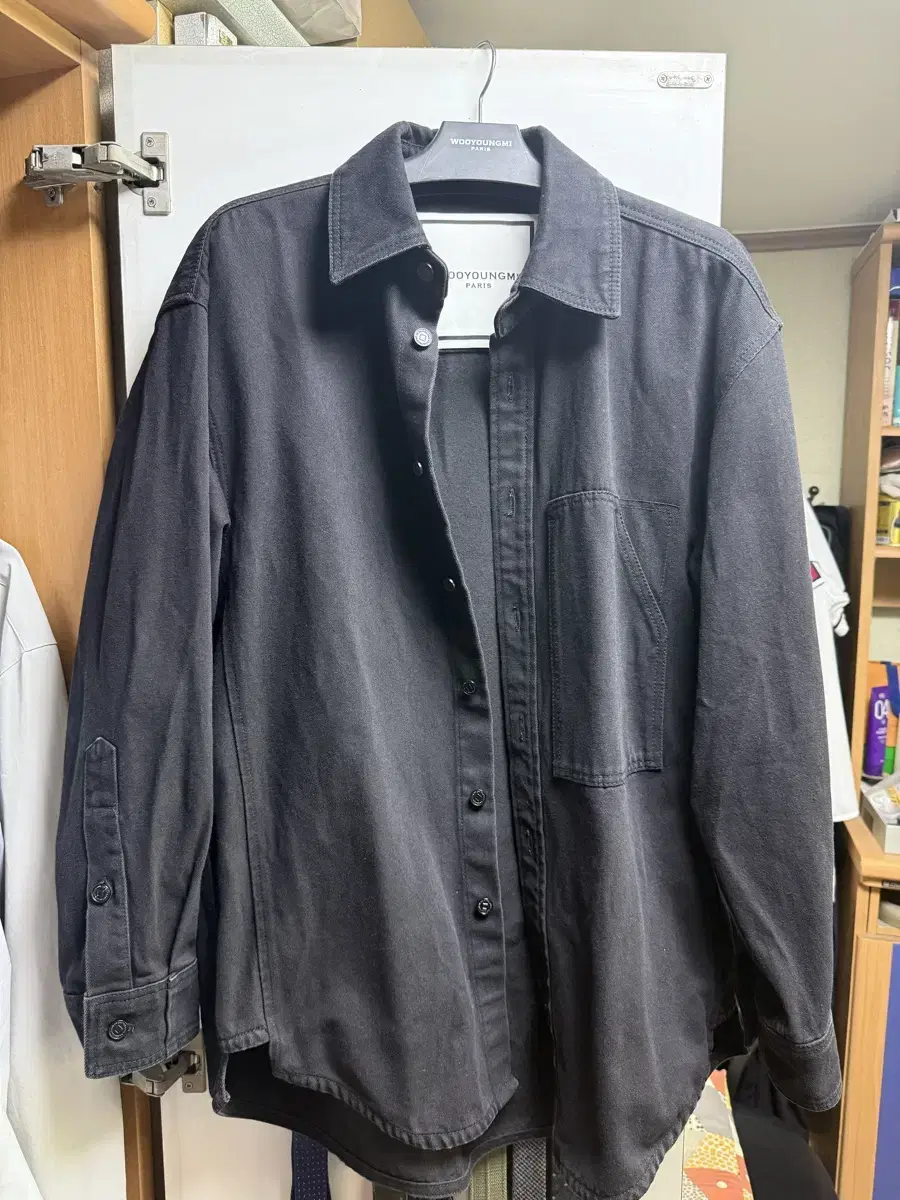 Wooyoungmi 21FW Tactical point black jean denim shirt sells.