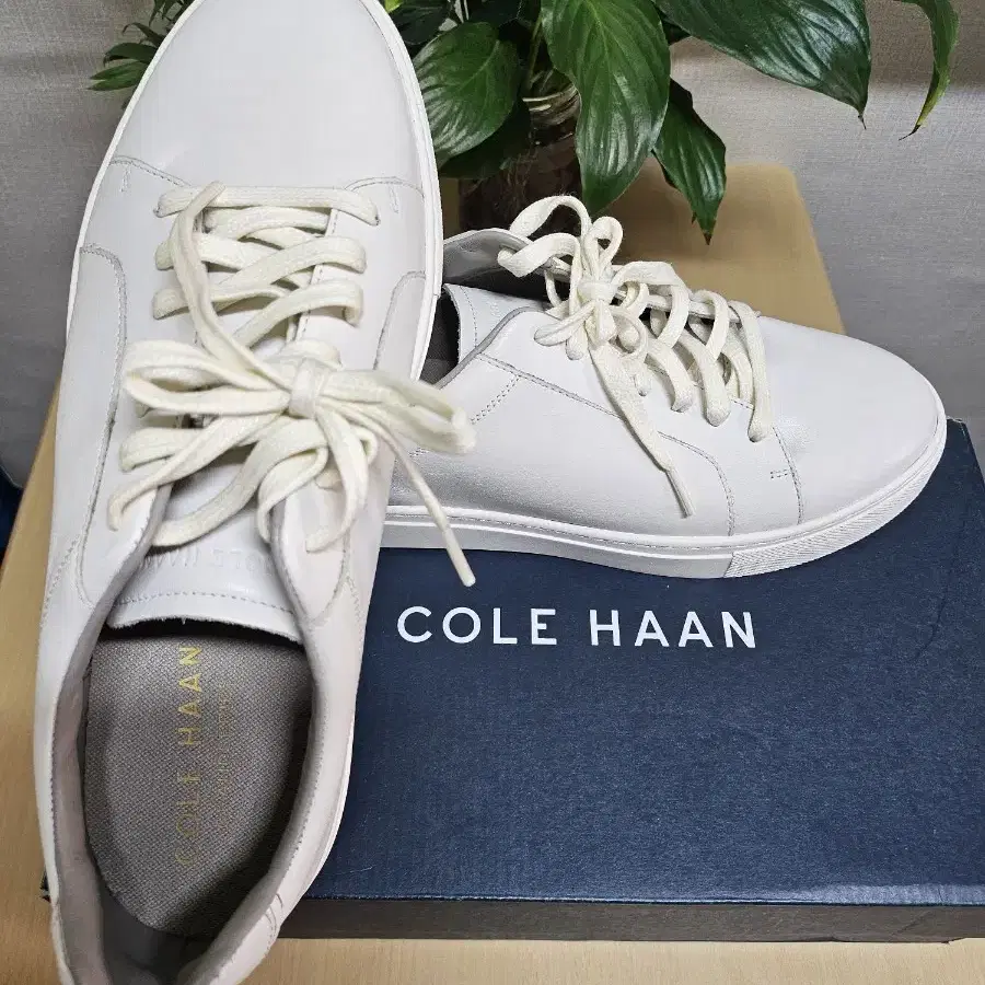 새제품 Cole Haan 콜한 스니커즈 270