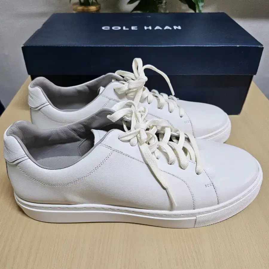 새제품 Cole Haan 스니커즈 270