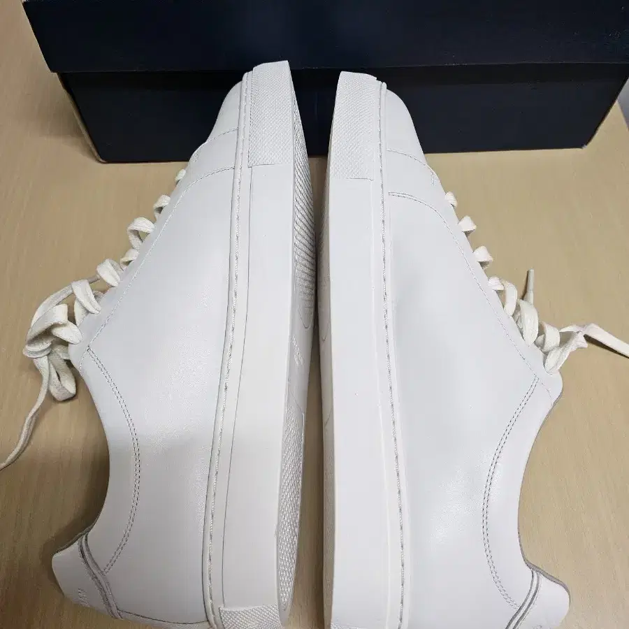 새제품 Cole Haan 스니커즈 270