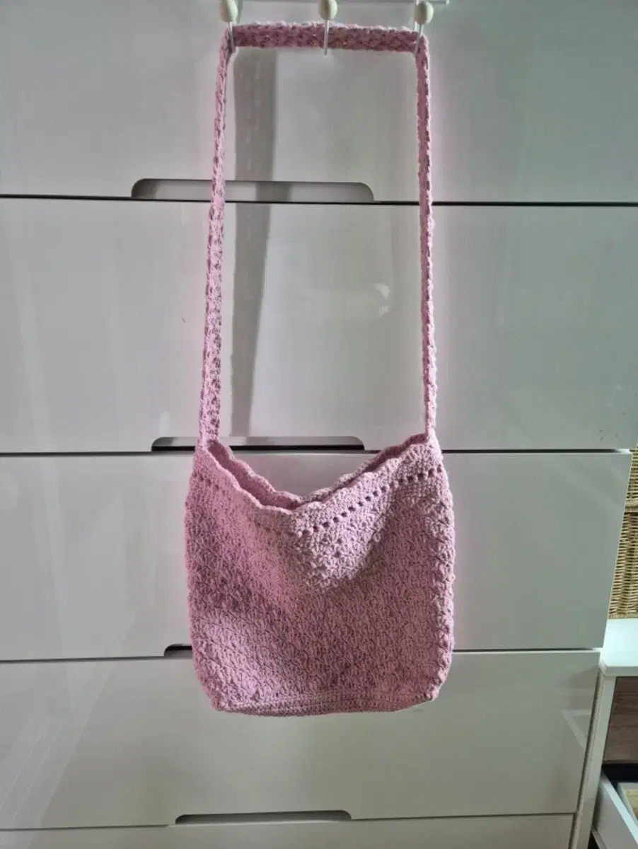 Fingertip hong crossbody bag