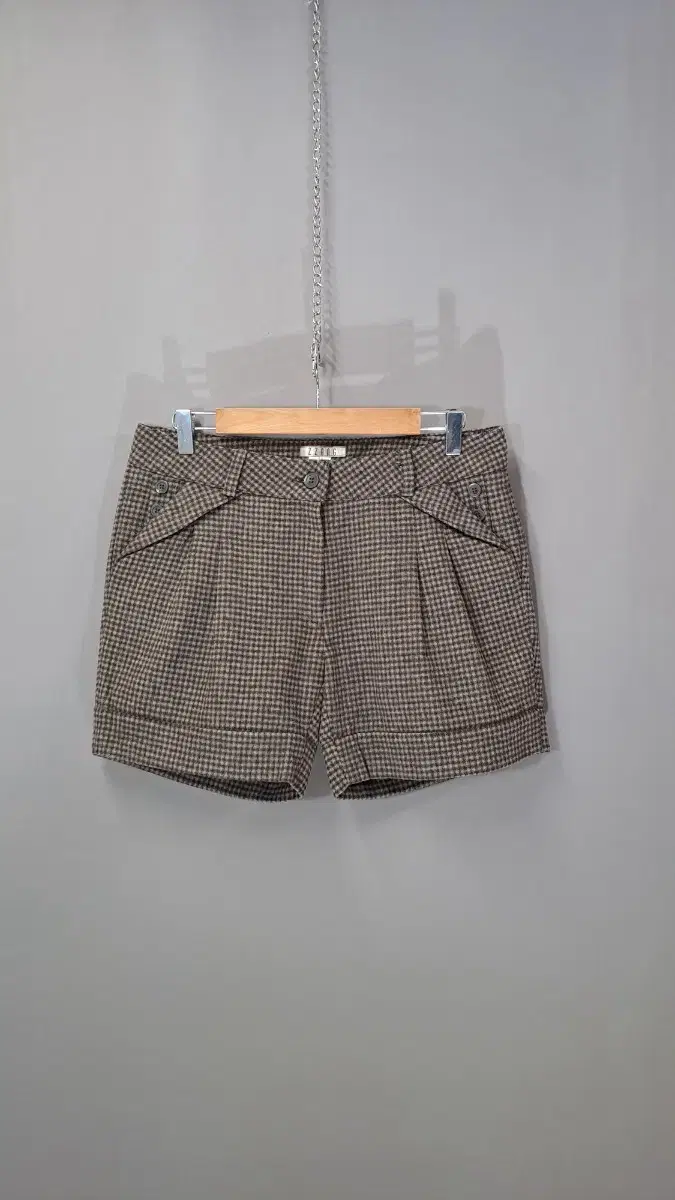 Vahn-bo-hyang-hon-bang shorts j