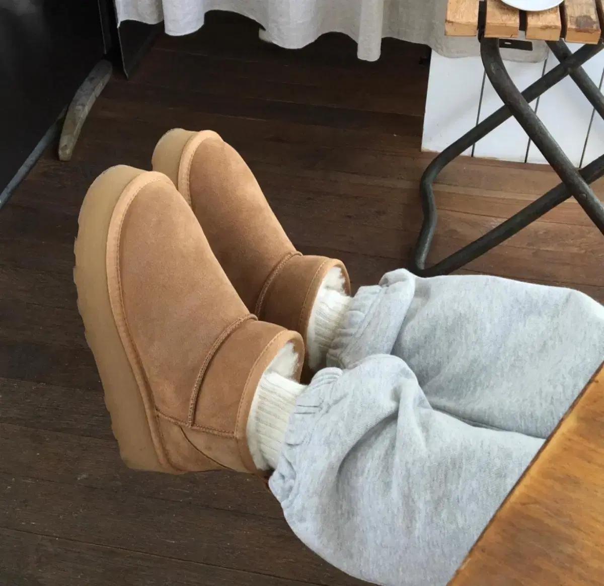 호주 UGG 어그 울트라 미니 플랫폼 (4cm) 체스트넛