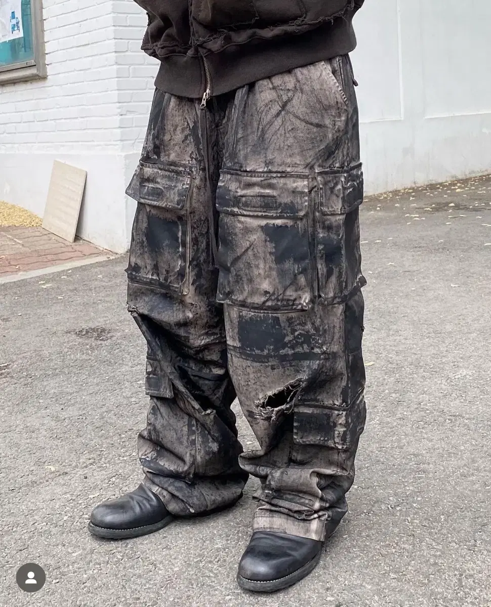 [1 SIZE] UndermyCar Brown Puke Oil Wide Cargo Pants