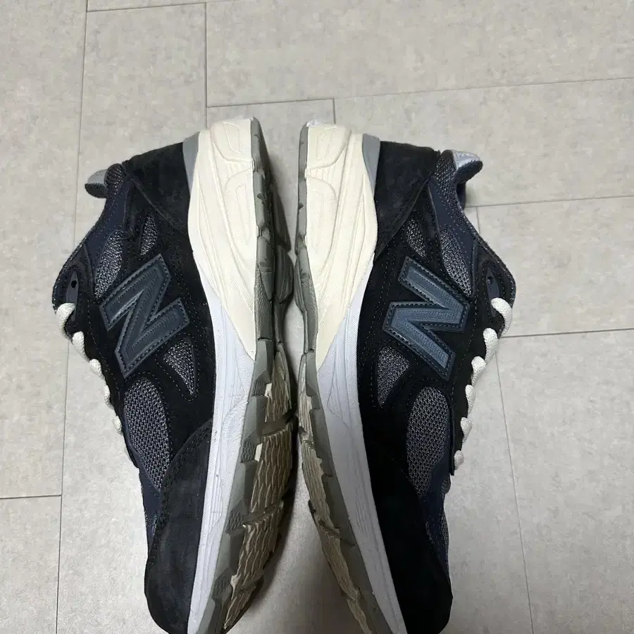 뉴발란스 x kith 990v3 제네시스 270