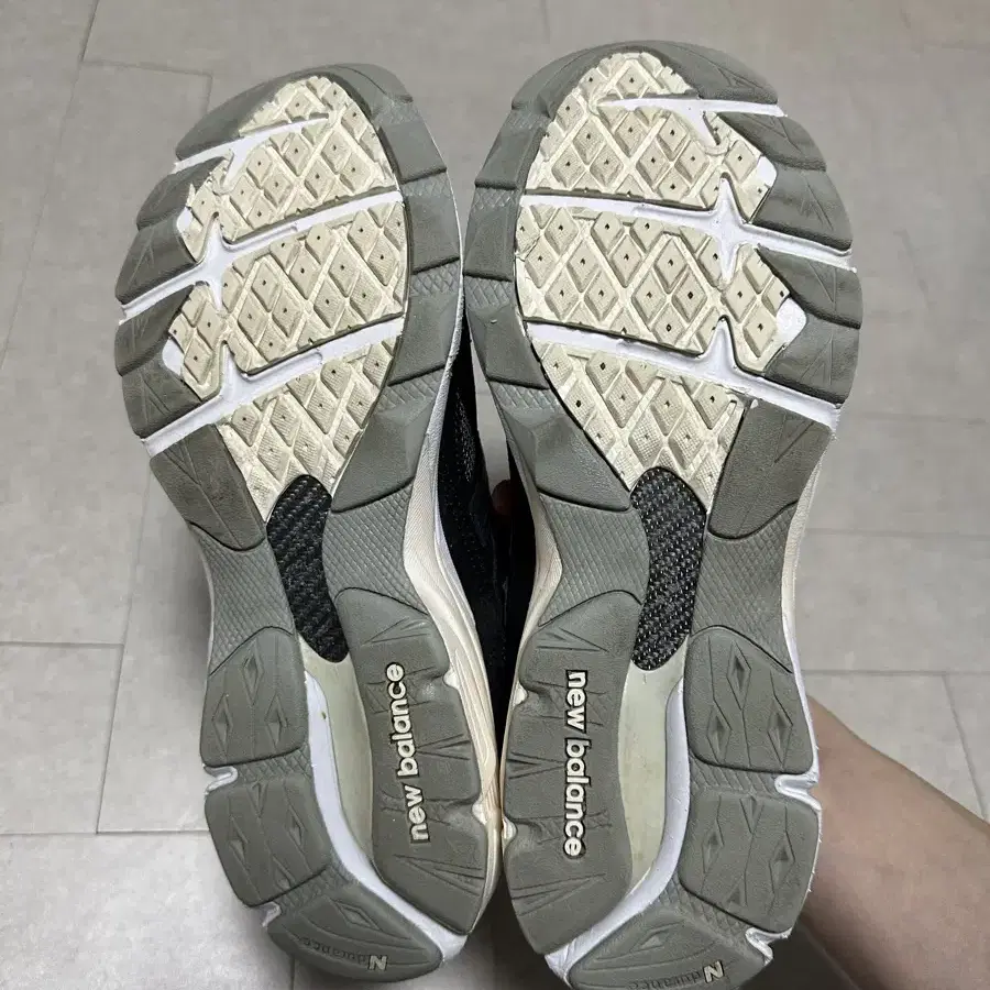 뉴발란스 x kith 990v3 제네시스 270