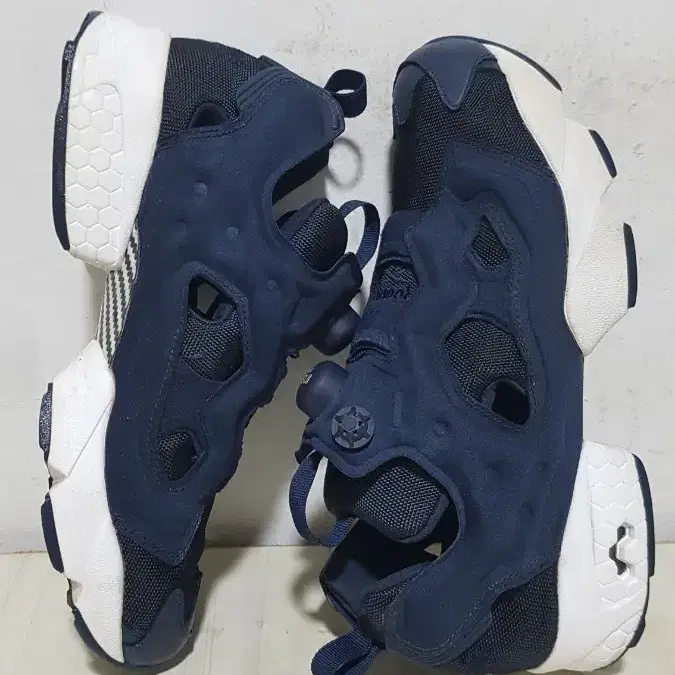 택포 255/260 신품급 리복 INSTA-PUMP FURY 경량 쿠션화