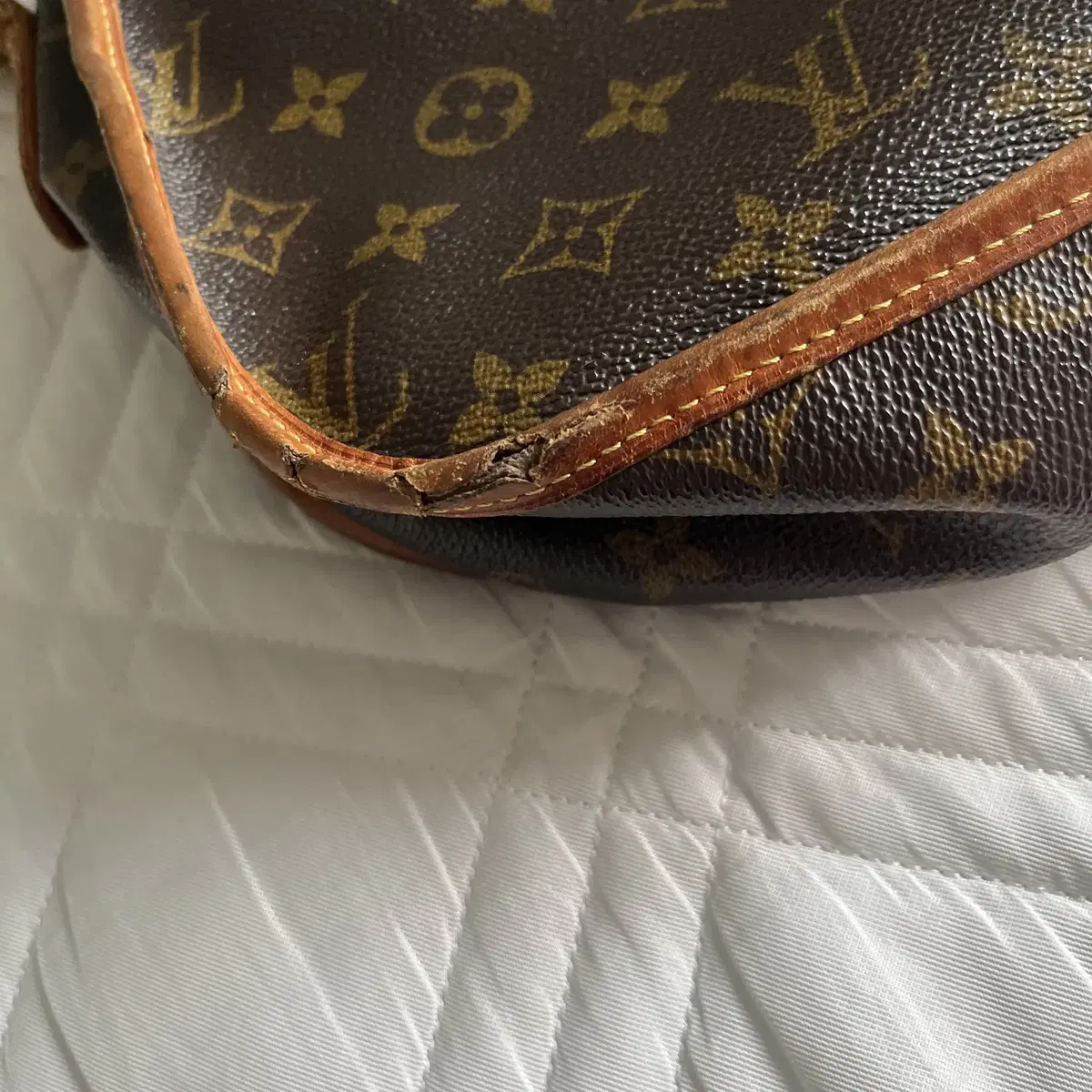 LOUIS VUITTON menilmontant cross Bag 정품