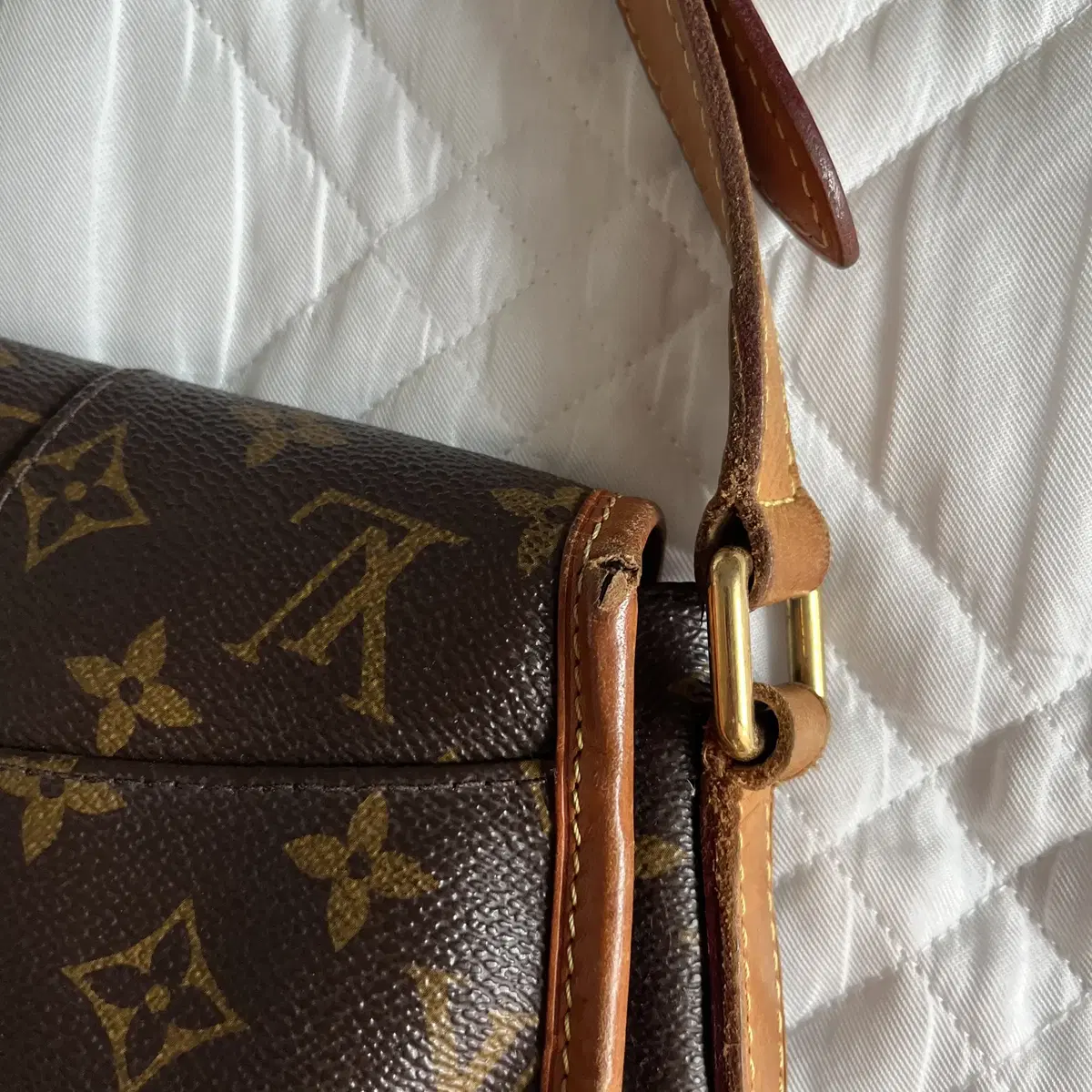 LOUIS VUITTON menilmontant cross Bag 정품