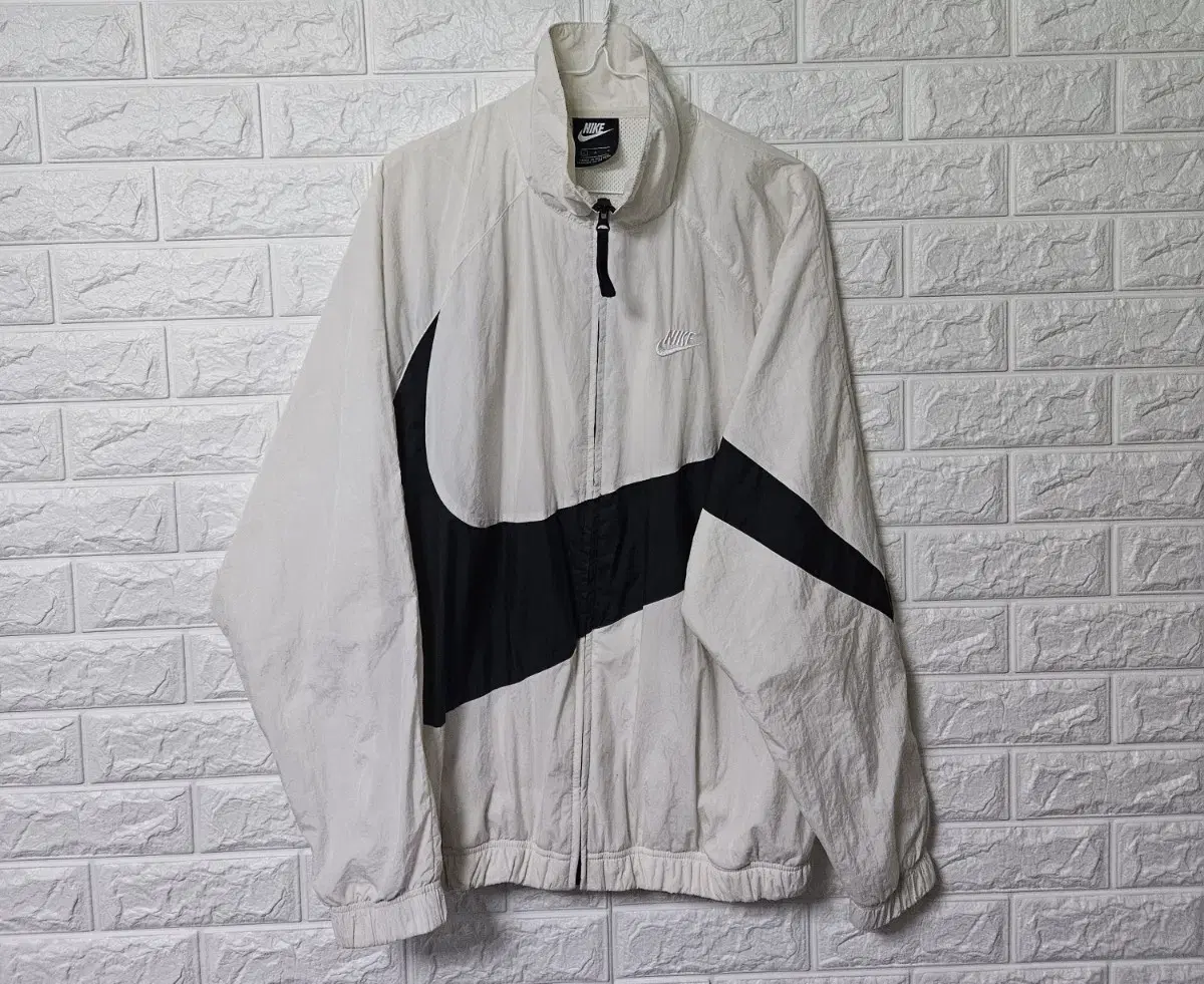 Nike Bixoushi Windbreaker Jacket sells