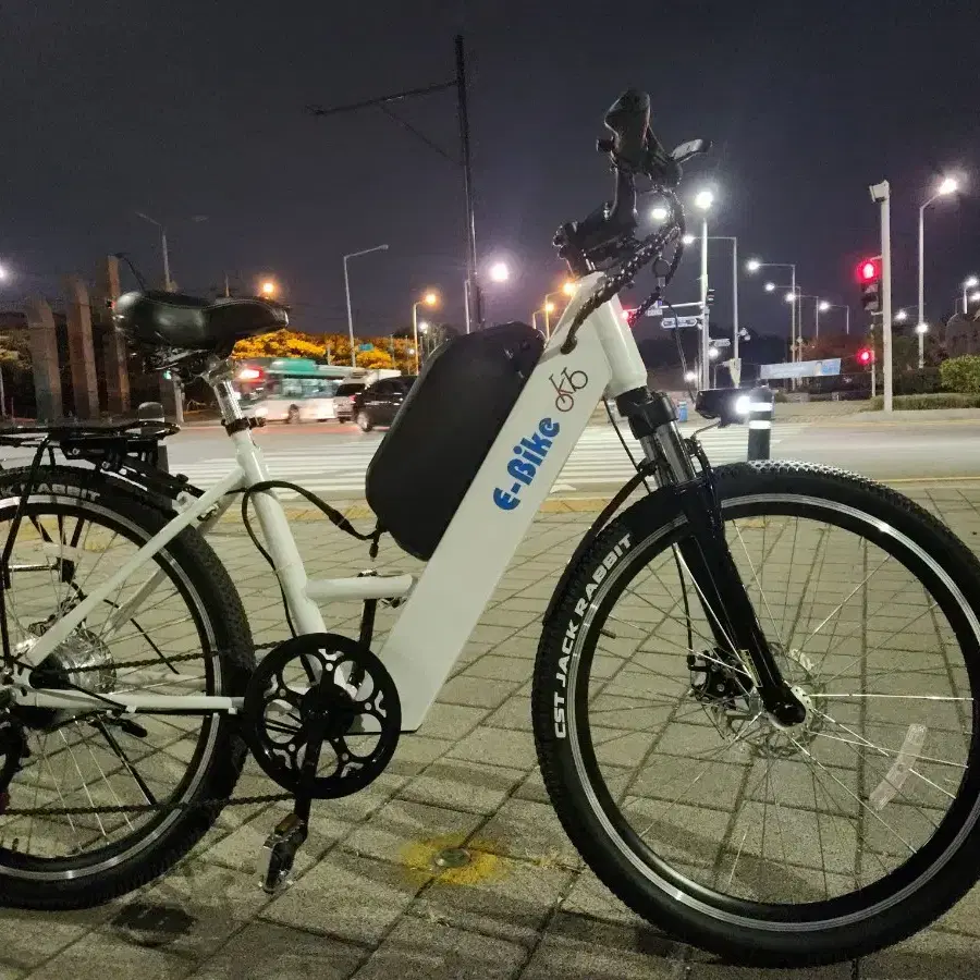 상태최상 26인치 올튜닝 E BIKE 전기자전거