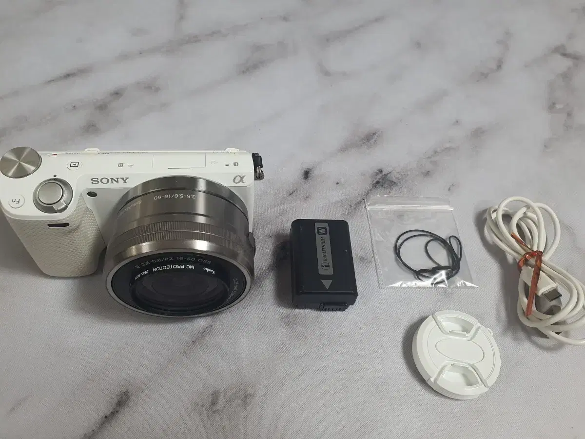 소니 미러리스 카메라 NEX-5T 와 16-50  렌즈 세트