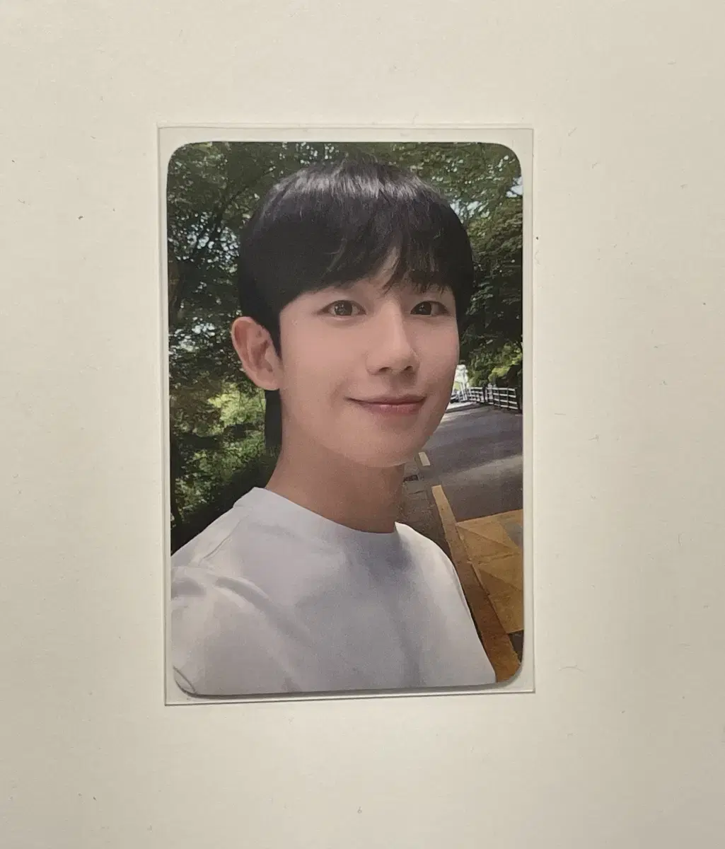 momfriendsson pop up jung haein photocard sells