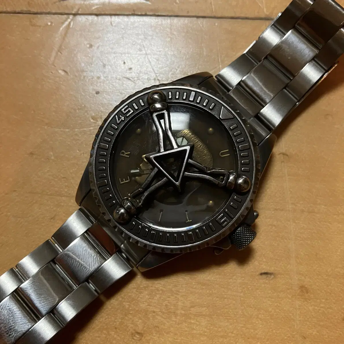 Jean paul gaultier Jean Paul Gaultier Metal Fei Shield Watch