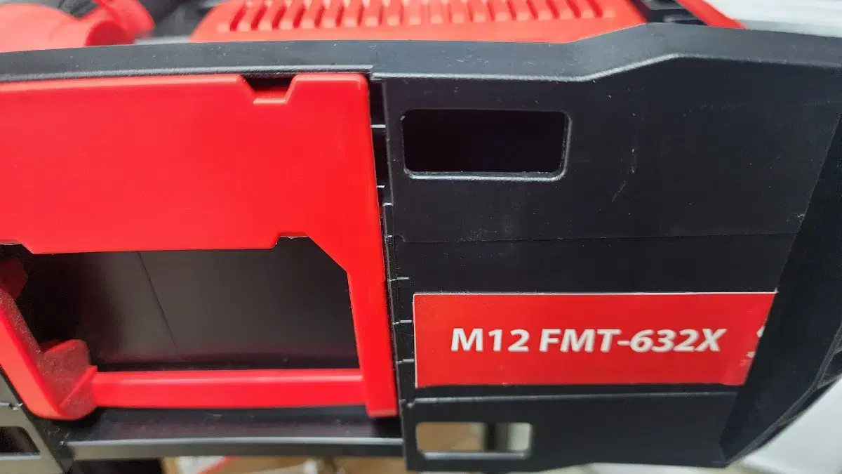 밀워키 12V 충전멀티컷터 M12 FMT-632X 풀세트 새상품