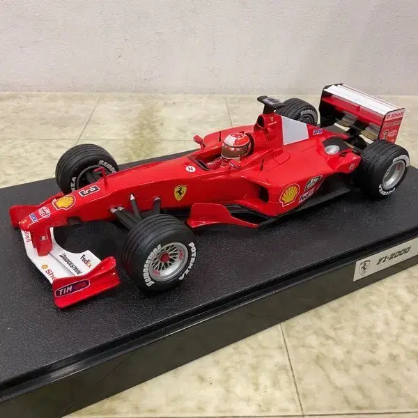 핫 휠 1/18 페라리 F1.2000 마이클슈마허.상태좋은중고제품 팝니다