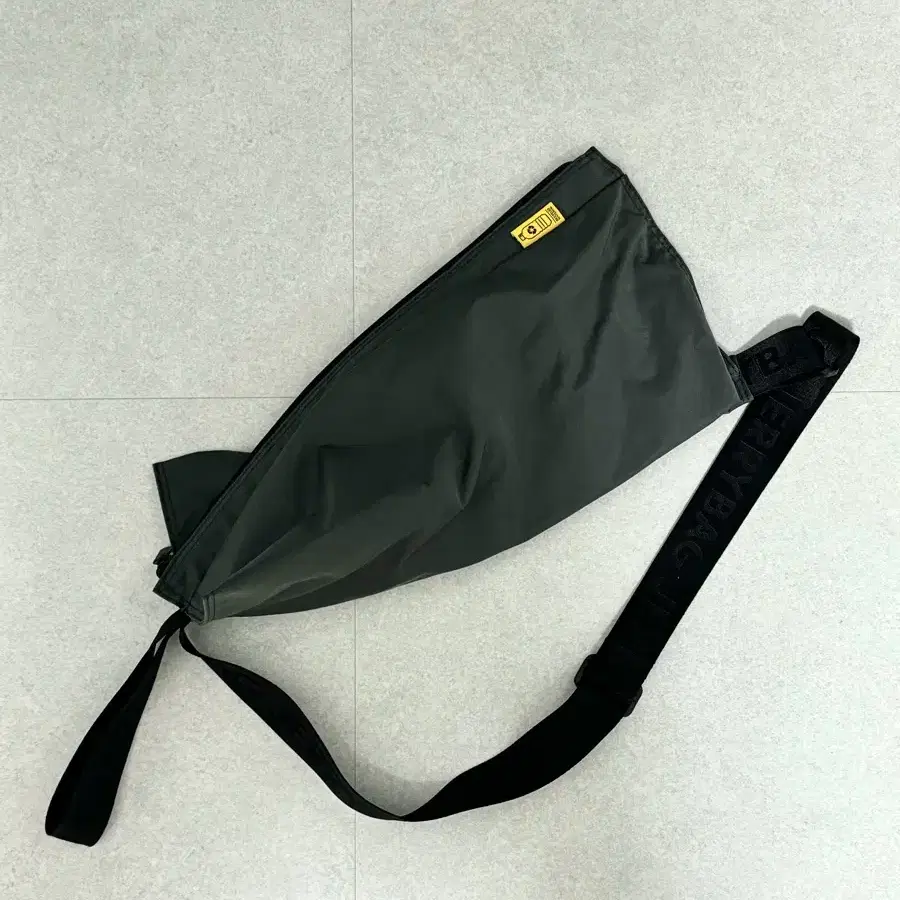 Recycled Fin Bag 제리백 크로스백 팝니다