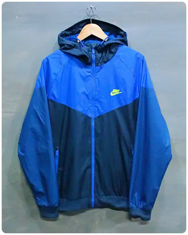 [2XL] Nike Windrunner Windbreaker Jacket (30% off)