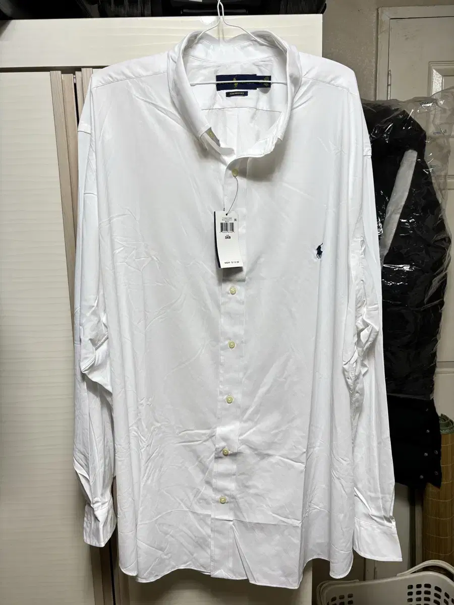 New) Selling a polo big size shirt.