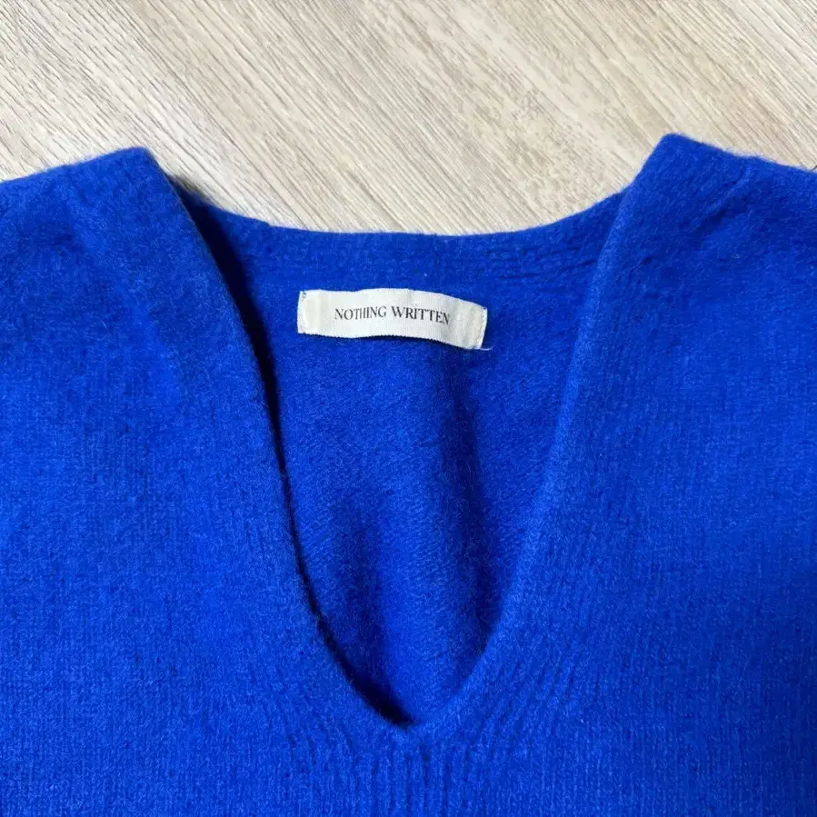 낫띵리튼 브이넥 풀오버 로얄 블루(Haig v-neck pullover)