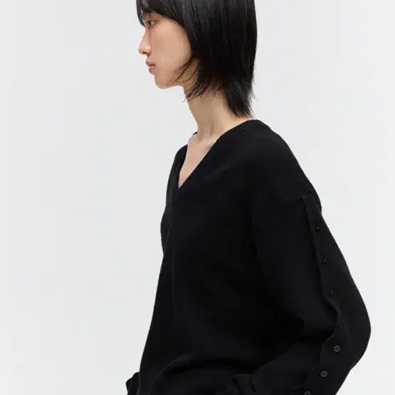 플리즈프로젝트 BUTTON SLEEVE V-NECK KNIT