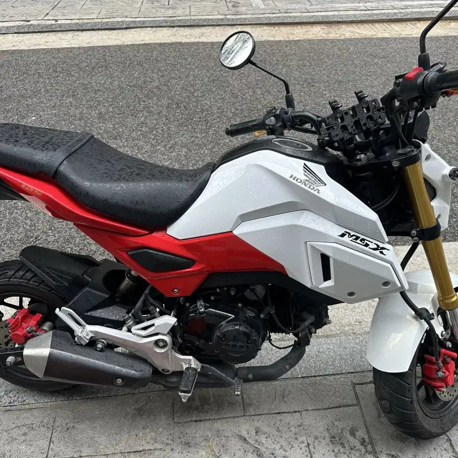 혼다 msx125 21년식 순종 건담 3900km 새거나 다름없음