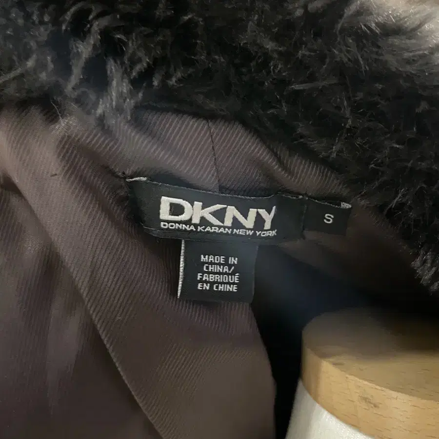 DKNY 매장구매  페이크퍼 코트 55-66