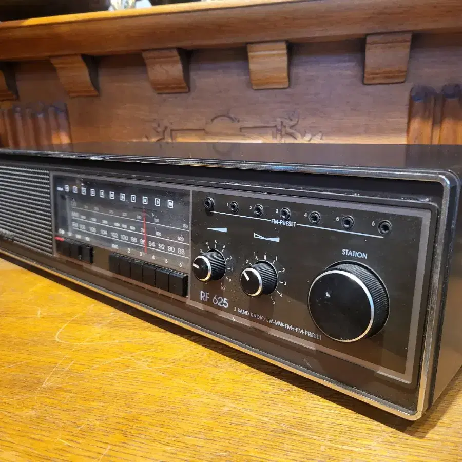 빈티지 Grundig  RF625 라디오 입니다.