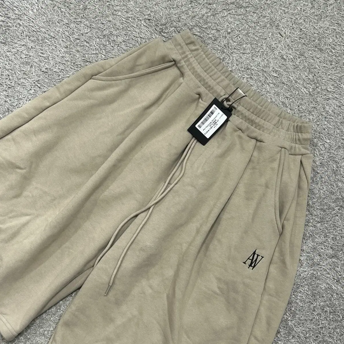 [100] UALONG Pin-Tuck Bermuda Short Pants (New)