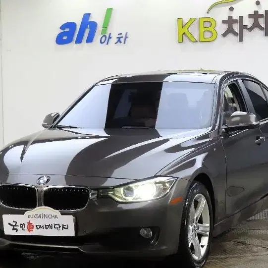 BMW 320D 모델입니다 .