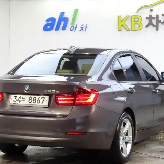 BMW 320D 모델입니다 .