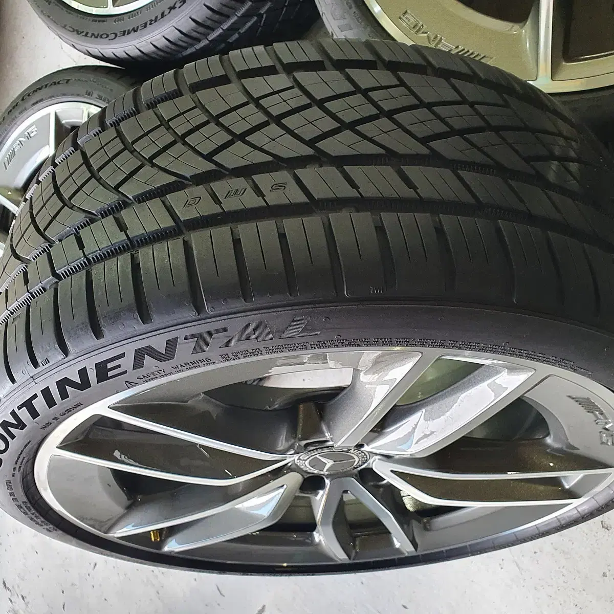 벤츠A213 E클53AMG  20인치 순정품휠타이어 한대분