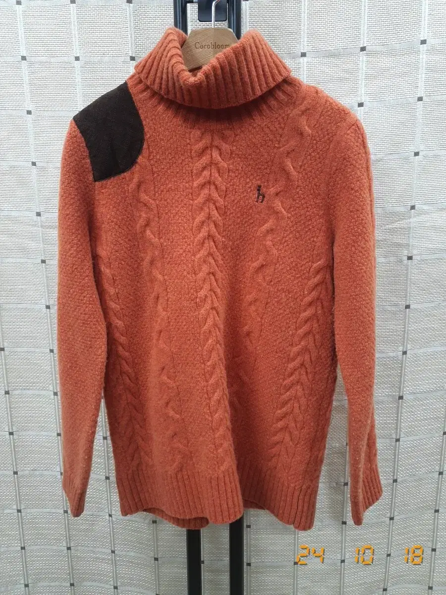 Hedges's neck polanine knit 85-160