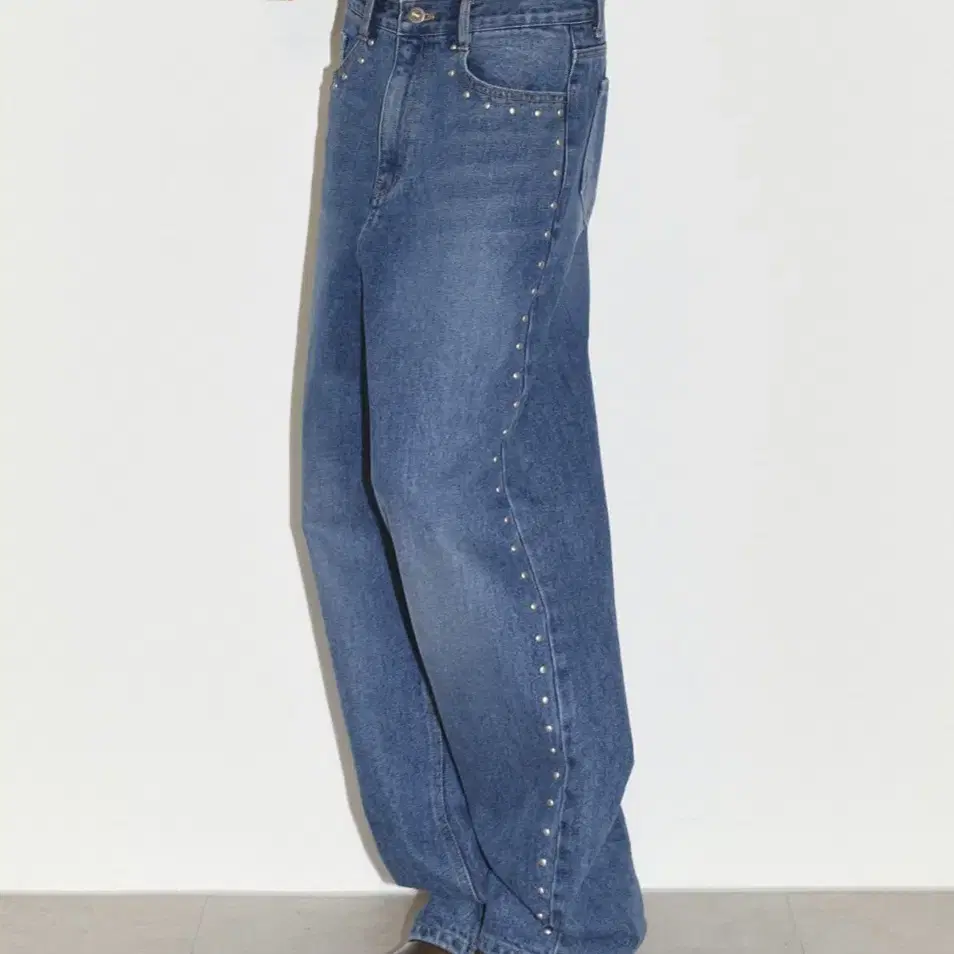 폴리수엠 studded washed jeans