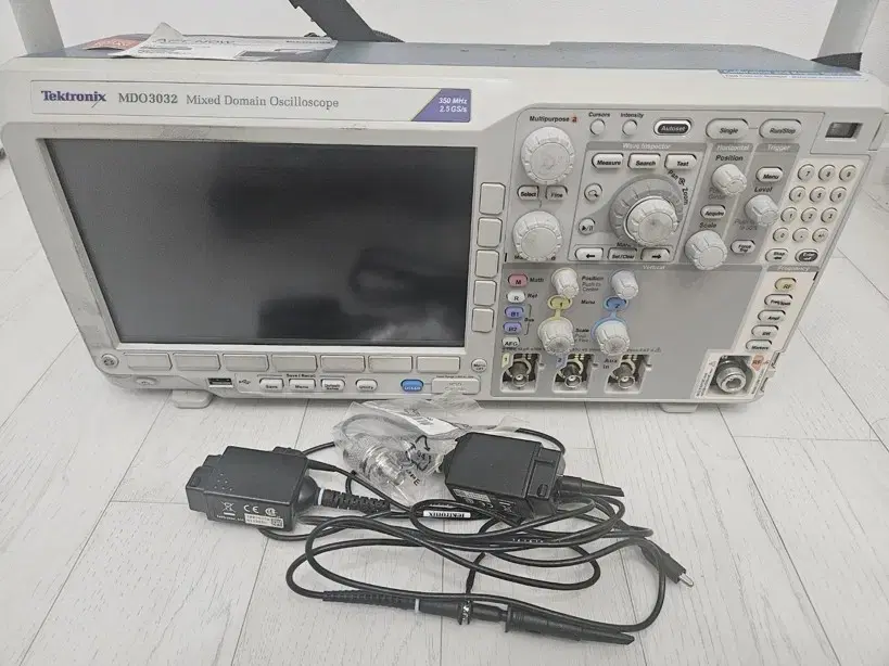 Tektronix MDO3032판매합니다