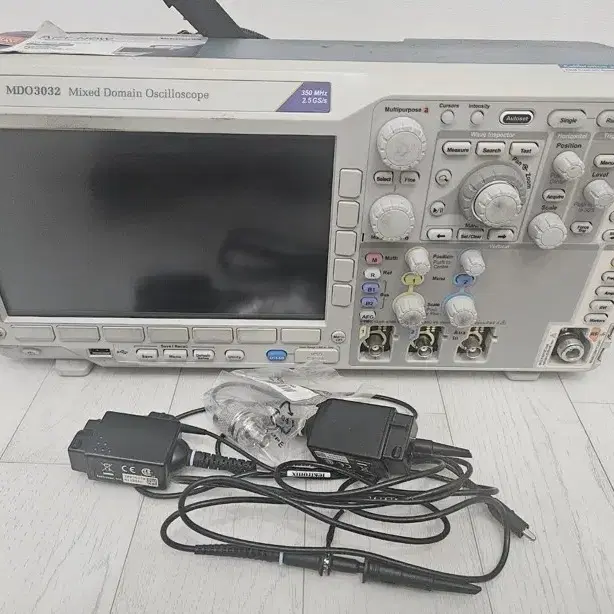 Tektronix MDO3032판매합니다